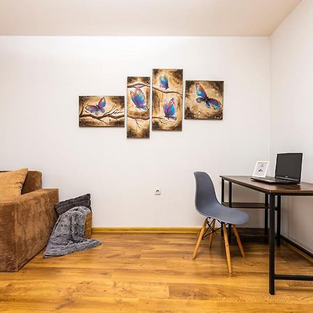 The Walnut 2Bd Apartment Plovdiv Bagian luar foto