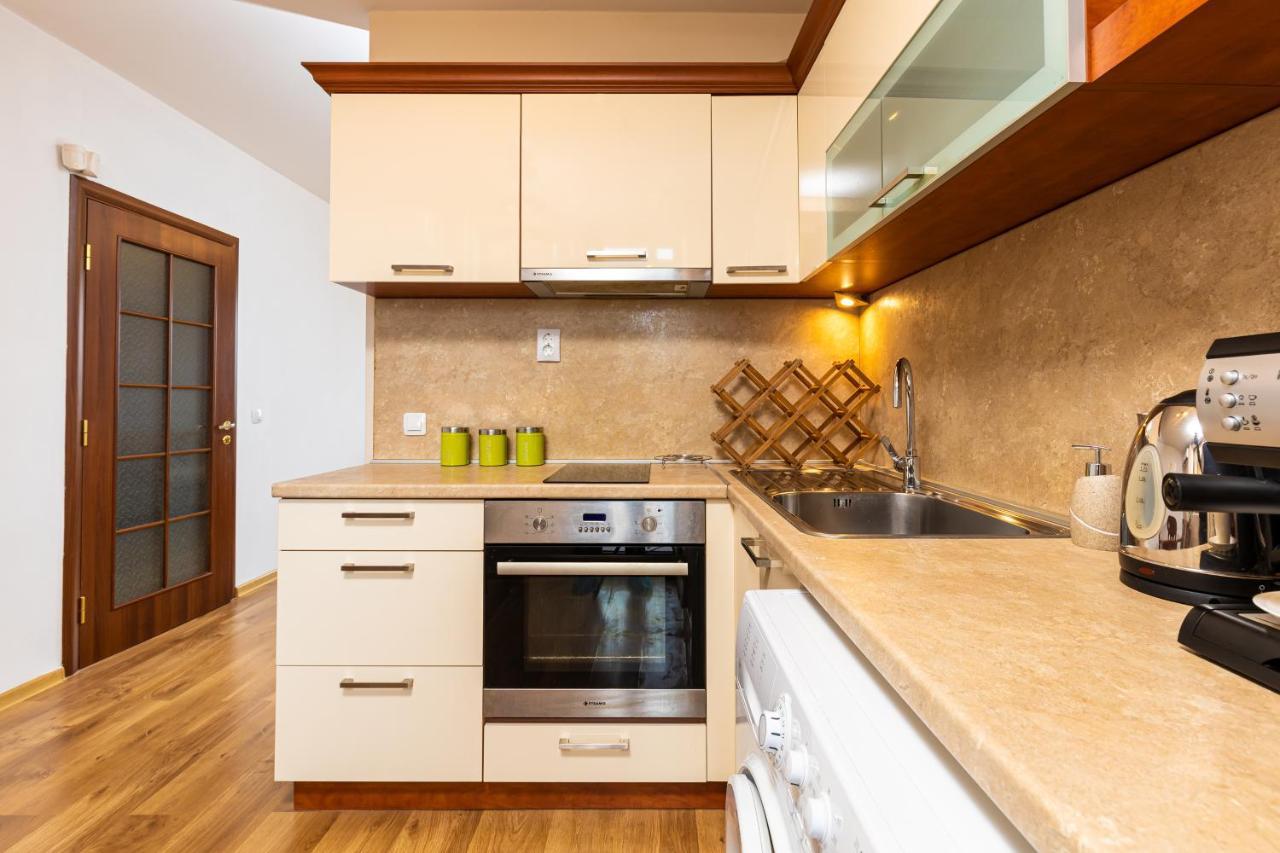The Walnut 2Bd Apartment Plovdiv Bagian luar foto