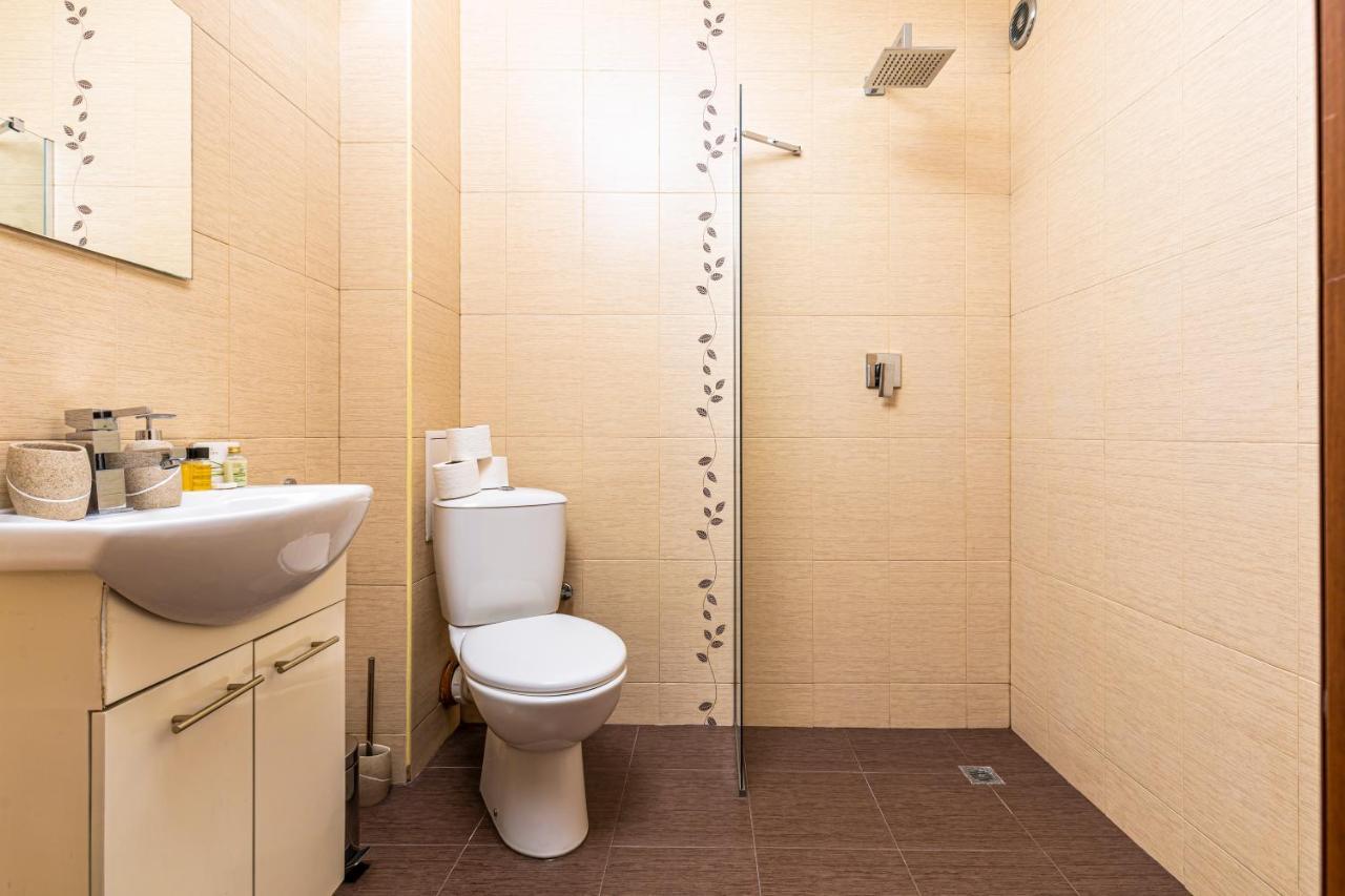 The Walnut 2Bd Apartment Plovdiv Bagian luar foto