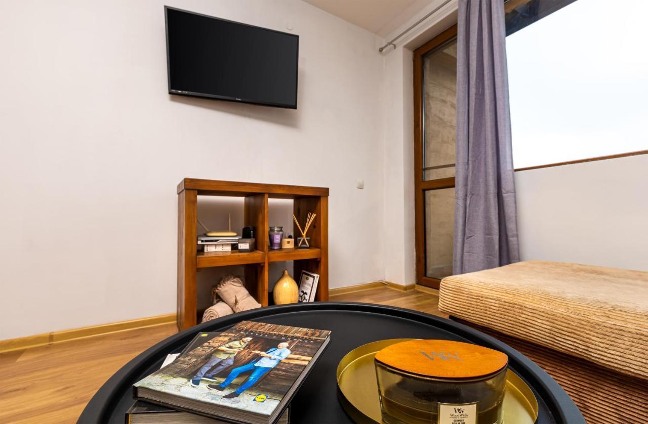 The Walnut 2Bd Apartment Plovdiv Bagian luar foto