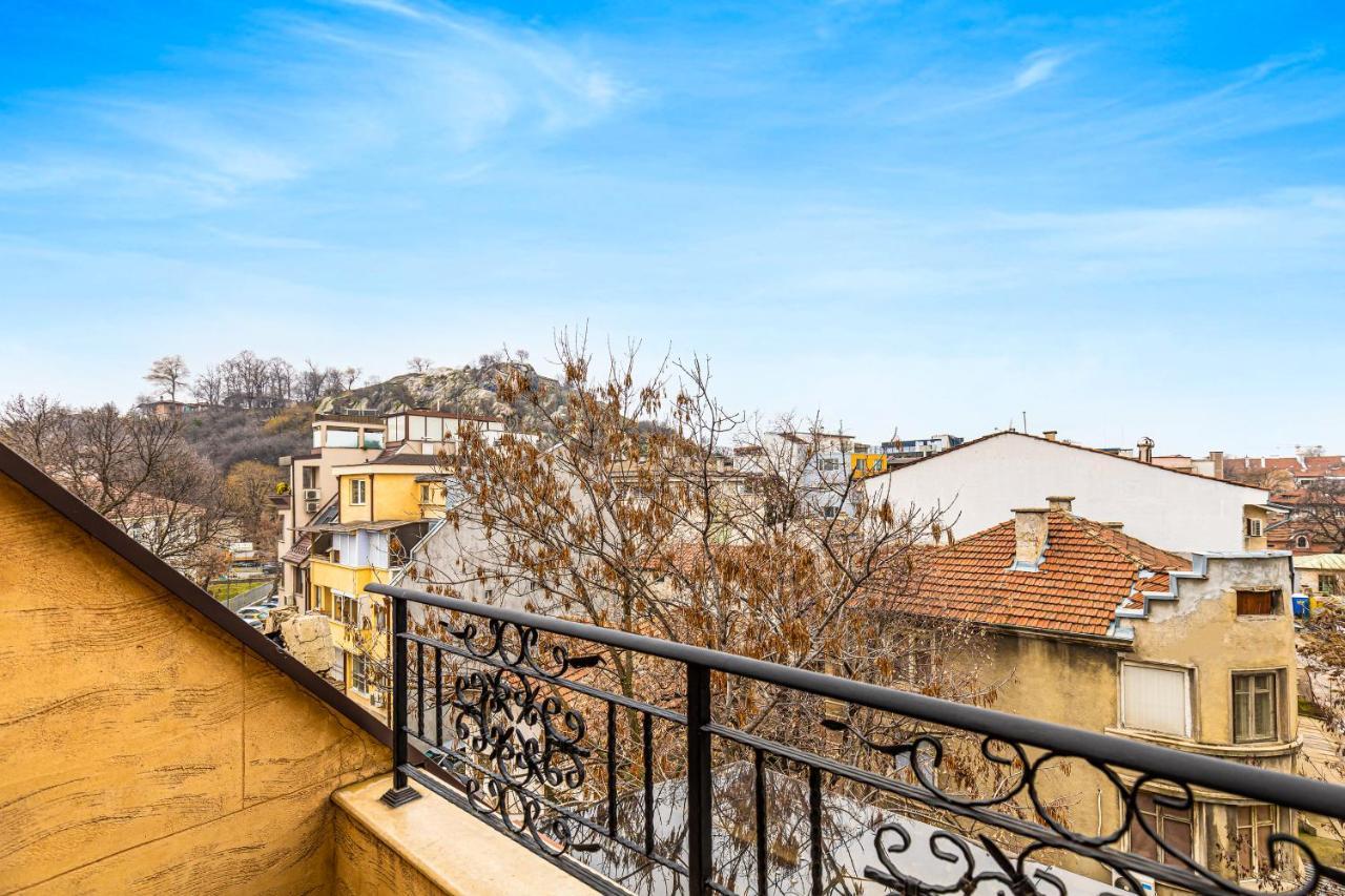 The Walnut 2Bd Apartment Plovdiv Bagian luar foto